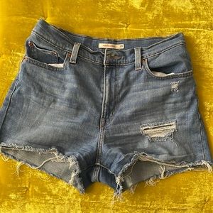 Levi’s cut off denim shorts